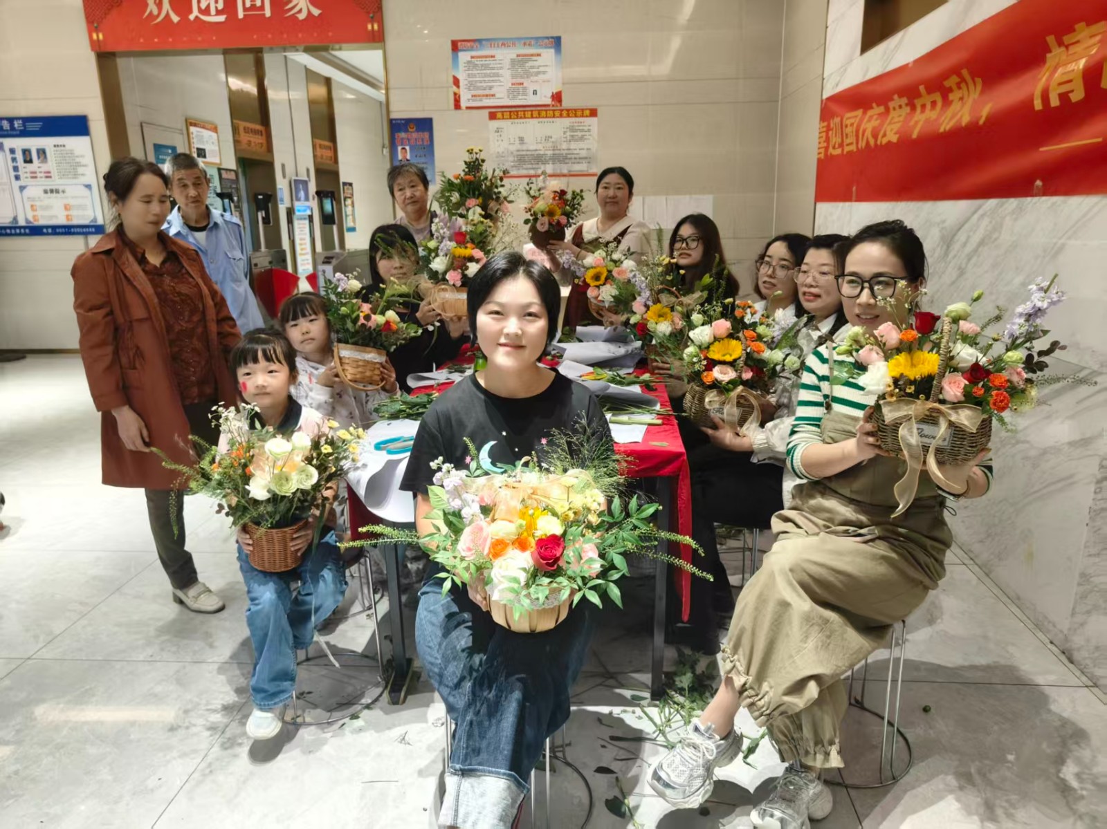 鼎鑫中心中秋插花映團(tuán)圓 愛(ài)國(guó)電影賀華誕